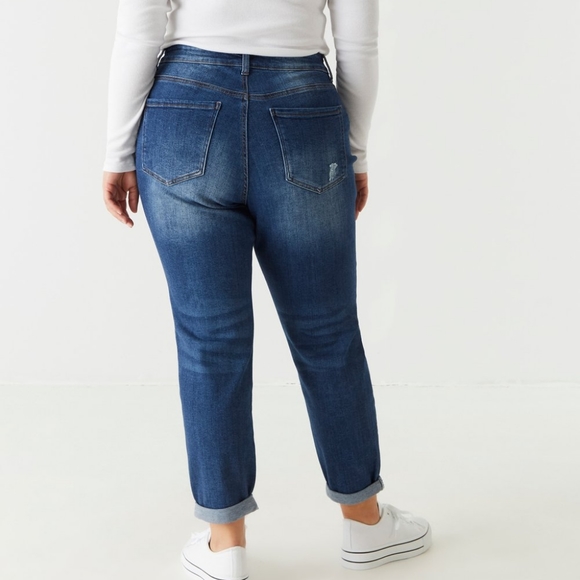 REFUGE Cropped Boyfriend Button Fly Jeans - Picture 6 of 15
